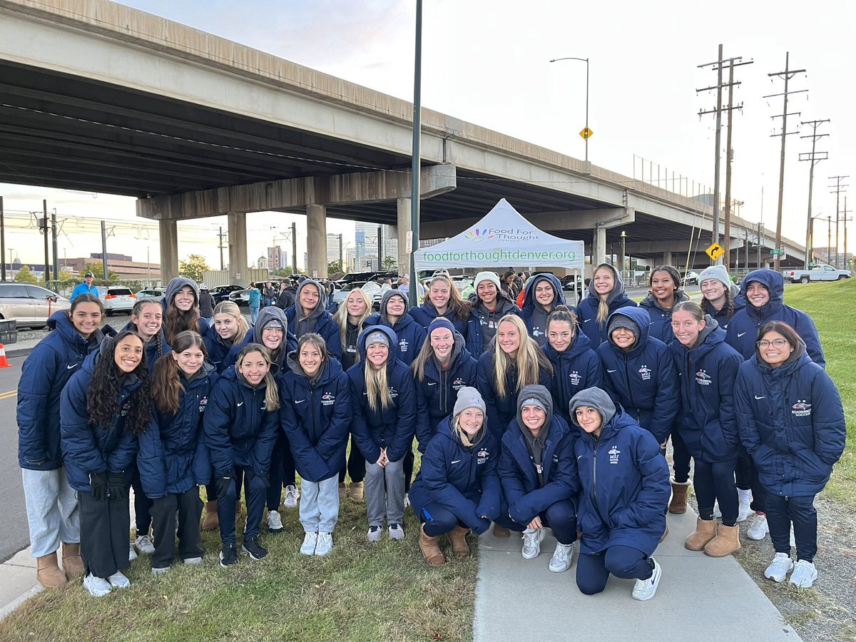 MSUDenverWSOC's tweet photo. Great morning to give back to our community.  Thank you Food For Thought for helping our local families.  #FoodForThoughtDenver https://t.co/3pxNDxjEqN