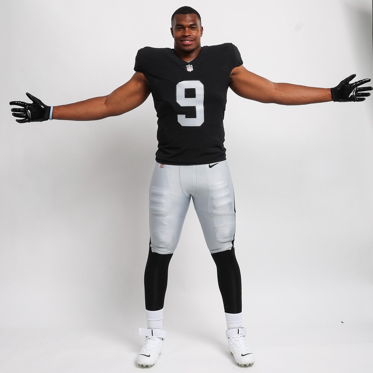 Michael67591871's tweet photo. A reminder that @Raiders rookie @tyreewilson77 is a MASSIVE human. 😳 #NFLDraft? #FutureofFootball #NFLCombine #Football247 #KCvsNO #WPMOY  
Original: NFL https://t.co/nHOHiqlmH2
