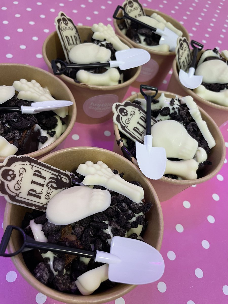 🕷️ Buried Alive Oreo Brownie Treat Cup 🕷️

Dive into the depths of Halloween sweetness with our spine-tingling creation! 👻🧁 These decadent treats are like an edible horror movie, complete with a sinister twist. 🎃🍫