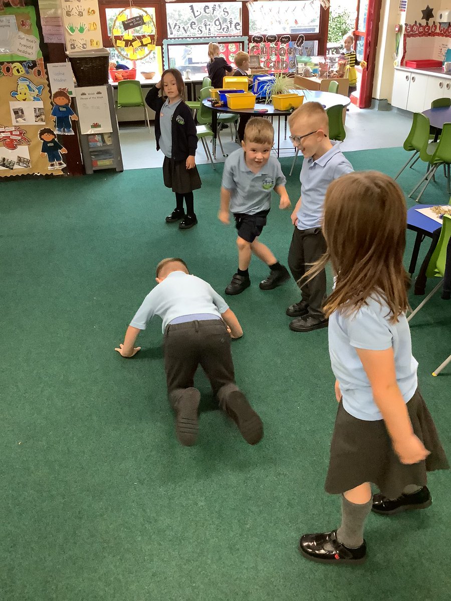 Year 1 having lots of fun doing the Jive and creating dance costumes in Feel Good Friday 💃