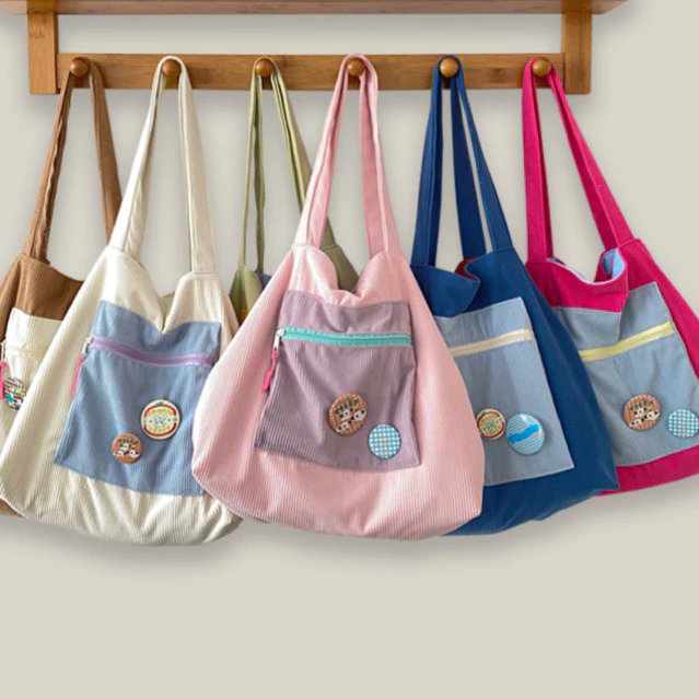 Katoro64's tweet photo. กระเป๋าสะพายข้าง สีครีมน่ารักสุดๆ แถมเค้ามีเข็มกลัดให้อีก 2 อัน เนื้อผ้านิ่ม กำมะหยี่ จุของได้เยอะ ลุคไหนก็เข้า💖
พิกัด : https://t.co/7qgn12rl4M
https://t.co/oZP5sb4B7i

#กระเป๋าสะพายข้าง #กระเป๋าผ้า #กระเป๋า #รีวิวกระเป๋า #พิกัดของใช้ #พิกัดกระเป๋า #รีวิวของใช้ #กระเป๋าแฟชั่น https://t.co/tz0s83tJ5B
