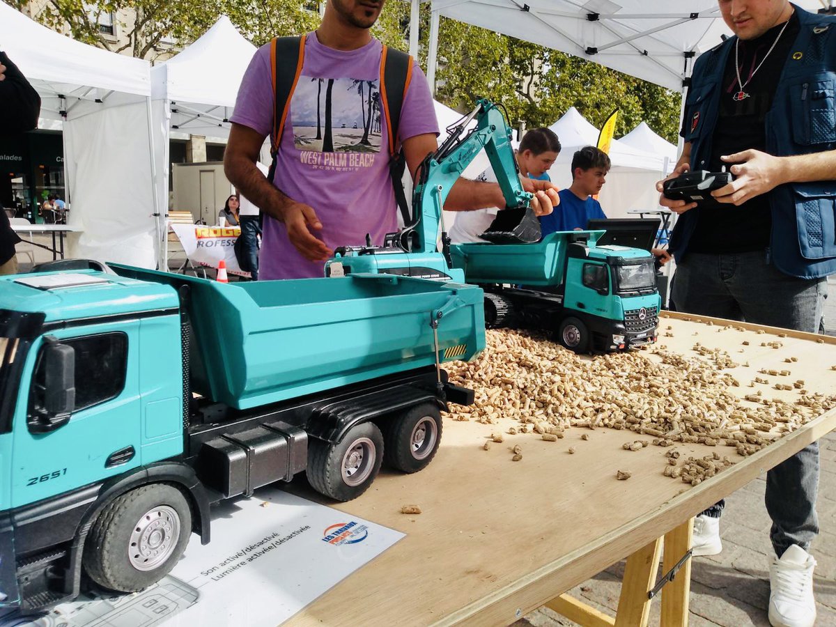 🚧 PLACE DES TP CHÂTEAUROUX🦺

Venez découvrir des expériences immersives sur Place des TP avec nos engins radiocommandés! 👷

On vous attend place de la République à Châteauroux. 

#acteurspourlaplanète #electricite #travauxpublics