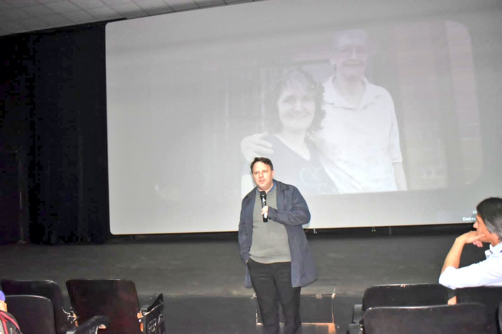 jorgeAdanLovato's tweet photo. Firma de convenio con el @IAAviM (Instituto de Artes Audiovisual de Misiones) con presencia @GimenezM_IAAviM y el Presidente Nicolás Batle del @INCAA_Argentina (Instituto Nacional de Cine) en nuestro Cine Teatro Municipal de @Montecarlo https://t.co/PS9M5kdPut