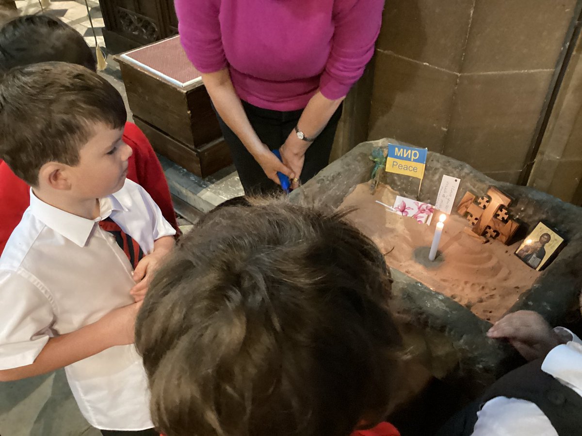 BollinPrim1D's tweet photo. Year 1 visited St. Mary’s church today! ⛪️🔔

We explored the different features of the church and deepened our understanding of why some books are sacred. 📖

A massive thank you to all our wonderful parent helpers and to those who facilitated our trip at @BowdonParish! 😊 https://t.co/HCgZAyoTpQ