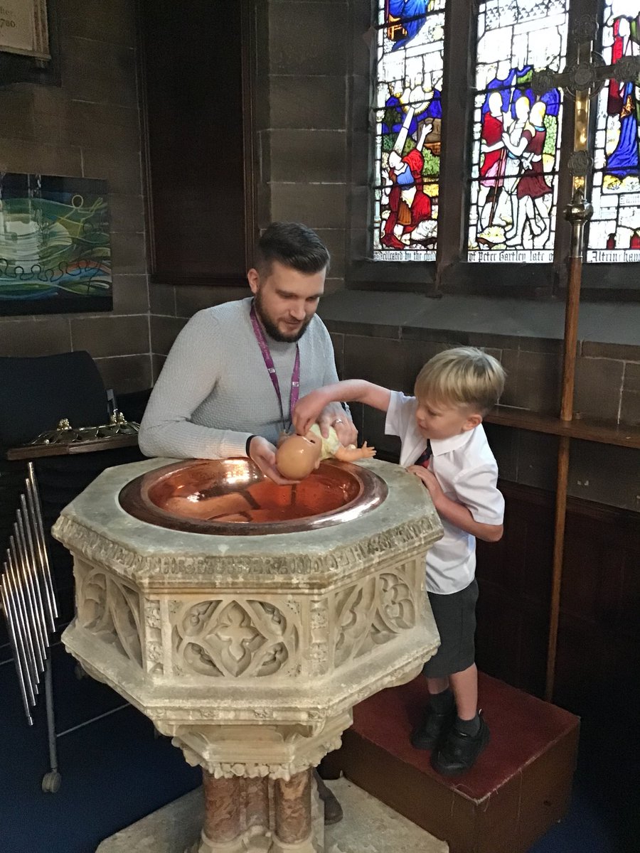 BollinPrim1D's tweet photo. Year 1 visited St. Mary’s church today! ⛪️🔔

We explored the different features of the church and deepened our understanding of why some books are sacred. 📖

A massive thank you to all our wonderful parent helpers and to those who facilitated our trip at @BowdonParish! 😊 https://t.co/HCgZAyoTpQ