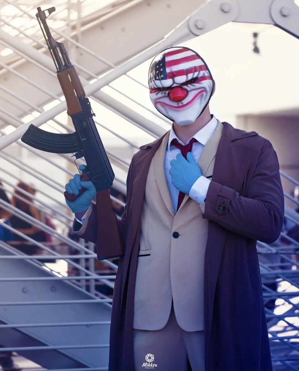 PAYDAYGame's tweet photo. Time to put the game face on, buddies! Have a great weekend heisters! 👊😎 https://t.co/odn1Fc0efN
