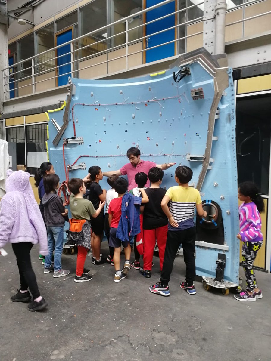 Equipe DYSCO - Pierre Margerit, Mikhail Guskov et Guillaume Martin lors de l’atelier « Buzz le piézo ! » en Halle 3 au PIMM pour la fête de la science 2023