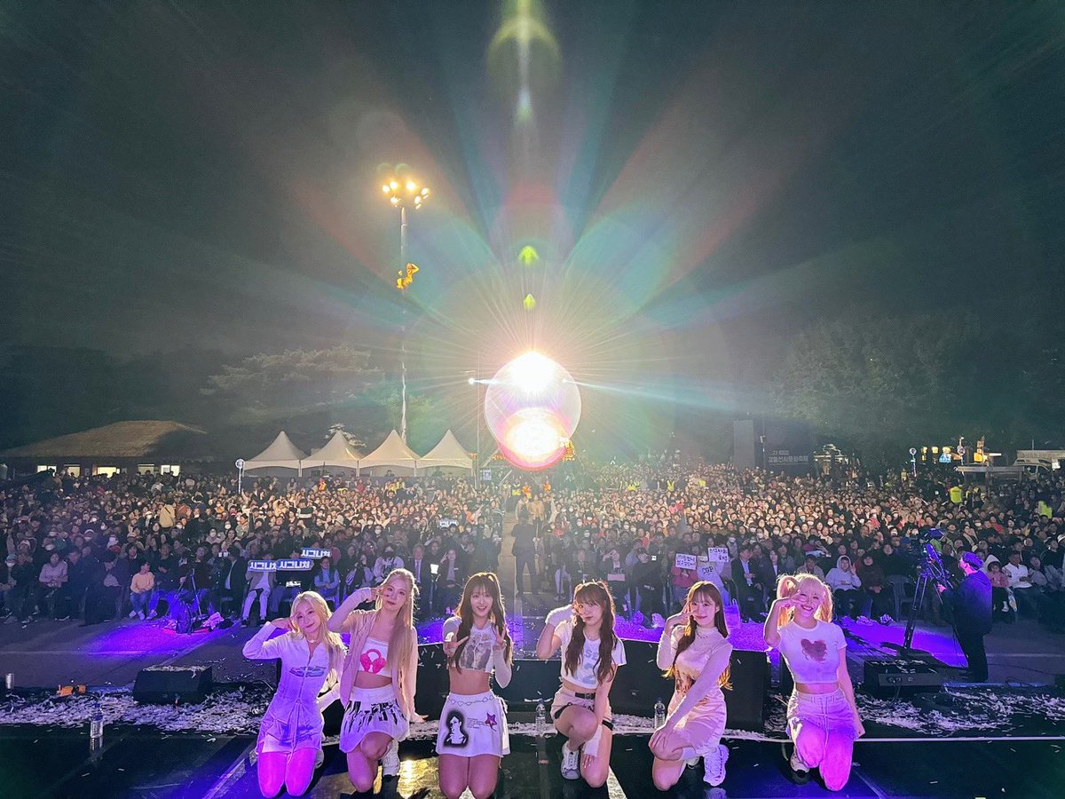 [📸] 

강동선사문화축제에 시그니처가 떴다〰❕
오늘도 응원해 주신 싸인팬들 감사합니다 💗✨
@ 231013 강동선사문화축제

#cignature #시그니처 #채솔 #지원 #셀린 #클로이 #세미 #도희 #강동선사문화축제