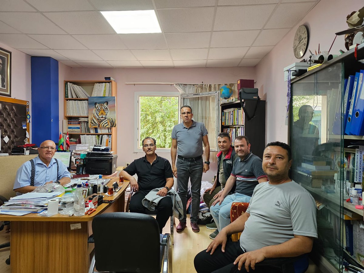 AntepfstArstm's tweet photo. Kurumumuz işbirliğini geliştirmek ve ortak proje çalışmalarında bulunmak amacıyla Harran Üniversitesi Ziraat Fakültesi Bahçe Bitkileri Bölüm Başkanı Prof. Dr Bekir EROLAK'a ve Prof. Dr İzzet AÇAR'a ziyarette bulunmuşlardır. #tagem #inavasyon #antepfıstığı @TAGEM_ANKARA @hrumedya https://t.co/8jhzpVWzO6