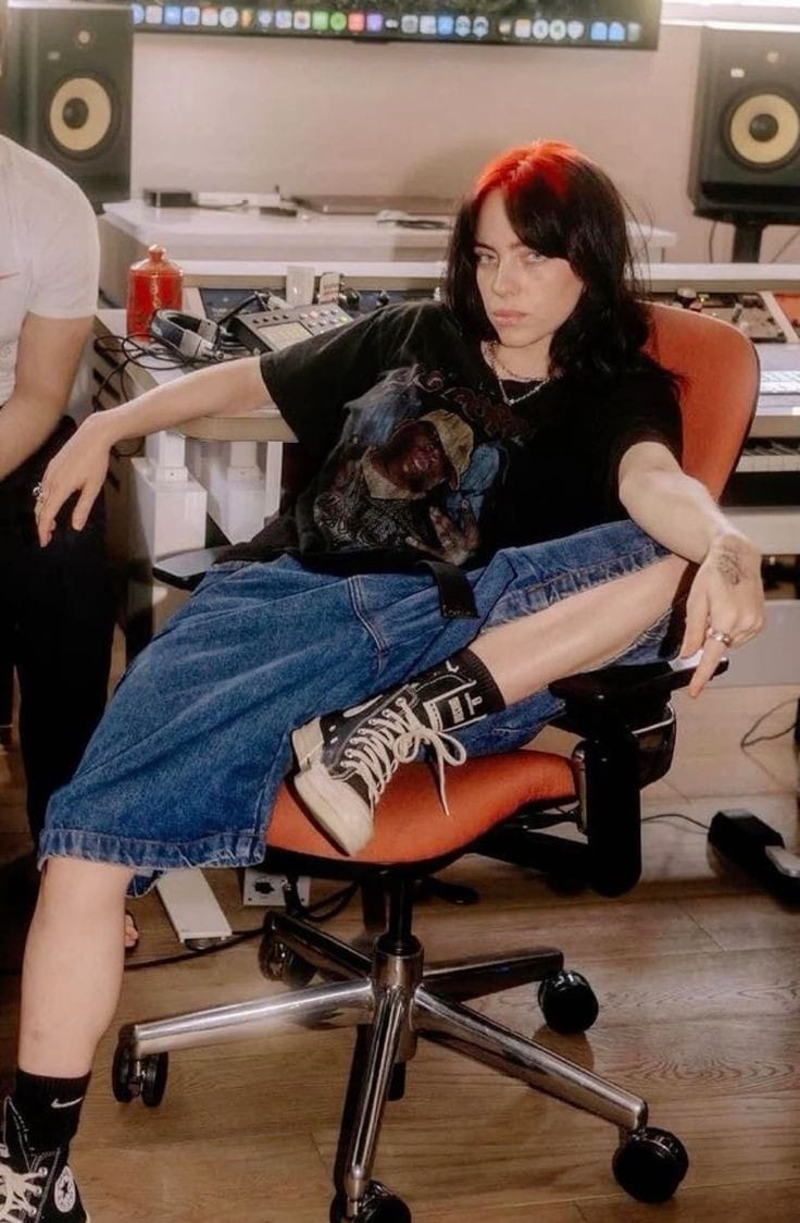 allofbillie's tweet photo. Billie Eilish https://t.co/qghIhXllEB