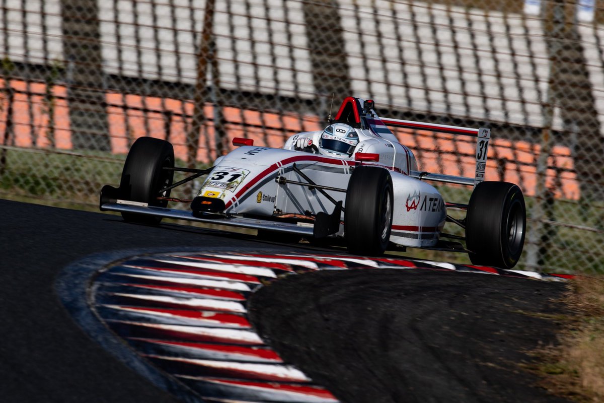 BuzzRacing2 tweet picture