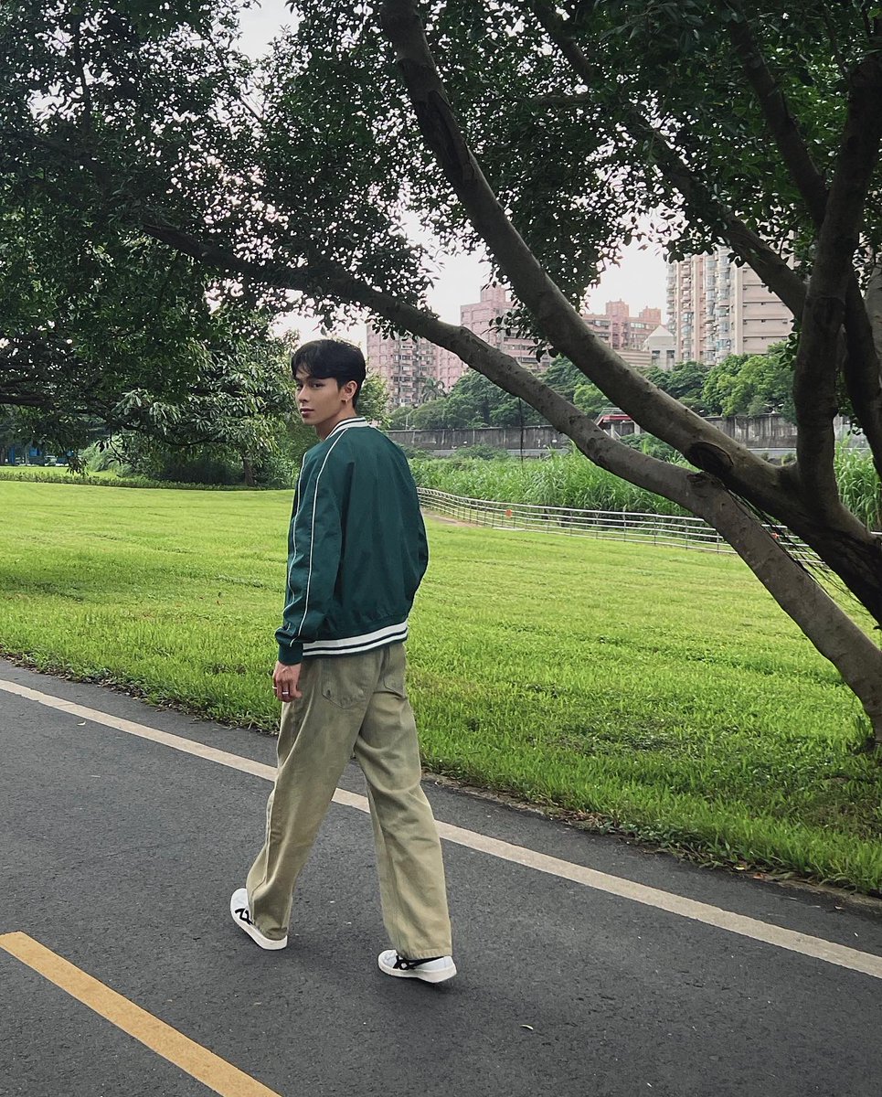 _1saacyang's tweet photo. 🌲 https://t.co/jLUjwCL0QF