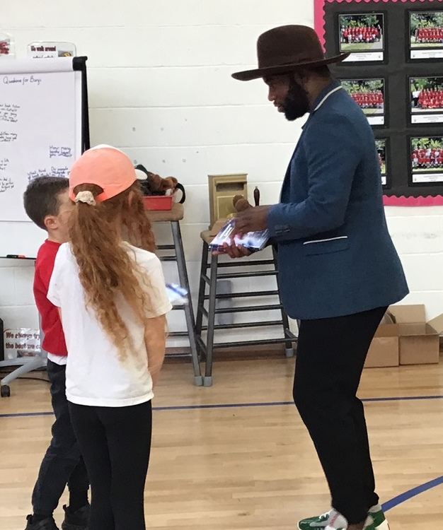 HTJosephHood's tweet photo. Banji Alexander, came to visit us on Thursday! @banjialexander He captivated our pupils with his book 'Lockdown Looms' Thank you Banji! https://t.co/rjPbP6HkOQ