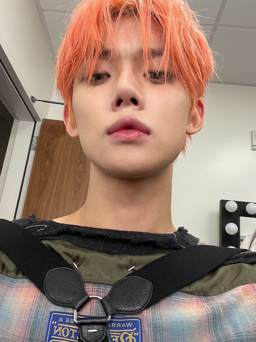 SIMOA0930's tweet photo. このアングルどうしましょ… なんか凄い臨場感があるんだけど🫠🫠🫠
鼻の穴が細長くて綺麗ですね（？

TXT FREEFALL OUT NOW 
#ChasingThatFeeling 
#FREEFALLCHASING 
THAT FEELING OUT NOW 
#TOMORROW_X_TOGETHER
@TXT_members @TXT_bighit https://t.co/vvamYp3e7Z