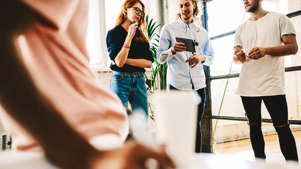 Des jeunes qui veulent renverser la table des habitudes de travail, des dirigeants qui disent chiche et des managers intermédiaires tétanisés par l'ampleur des chantiers de transformation. 
Pourquoi le travail va radicalement changer⬇️
lesechos.fr/industrie-serv…