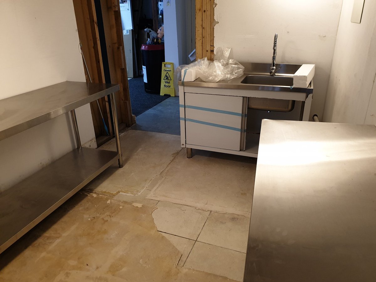 Today we have been playing with sledgehammers and power tools 
👊👊👊

Dry fit of the new kitchen layout before ordering the Stainless Steel wall panels, planning where sockets will be etc...