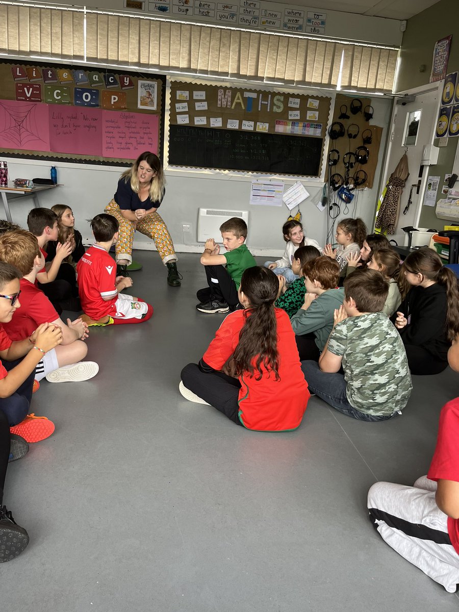 stmarypatrick's tweet image. Blwyddyn 5 have had a fabulous time with Tamar telling us Welsh legends for Shwmae day! 🏴󠁧󠁢󠁷󠁬󠁳󠁿 @CSC_langlitcomm