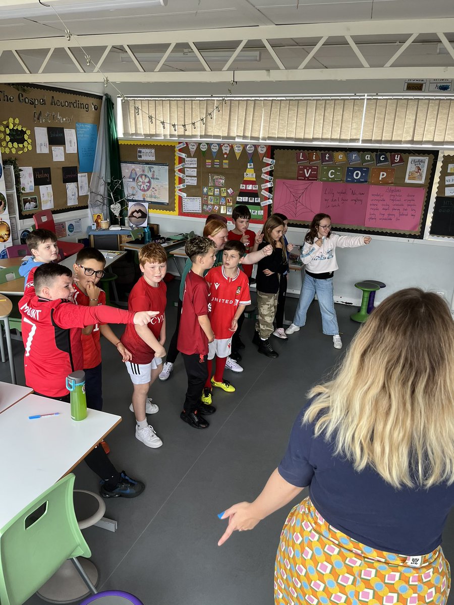 stmarypatrick's tweet image. Blwyddyn 5 have had a fabulous time with Tamar telling us Welsh legends for Shwmae day! 🏴󠁧󠁢󠁷󠁬󠁳󠁿 @CSC_langlitcomm