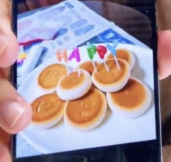 yoonmin_realLUV's tweet image. 뭔가익숙하다햇더니...
민윤기 이녀석만드는 케이크마다 족족
해피밖에 안꽂음ㅋㅋㅋㅋㅋㅋㅋㅋ