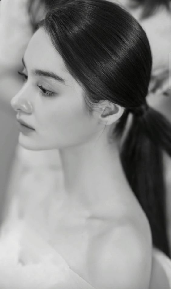 ⠀
⠀⠀⠀⠀⠀Years passed since Prince Ambrose's death and his loved ones are still looking for answers. All fingers point to the Royal Academy and its illustrious students. The Academy itself carries its own secrets. If God hid this mystery, now she is here to reveal it.
⠀