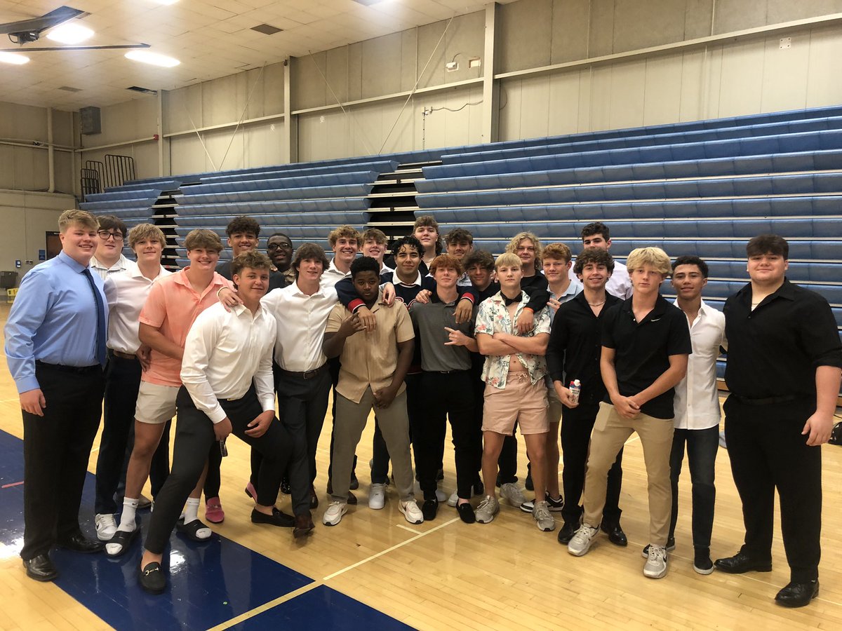 Looking sharp for Homecoming Game Day!