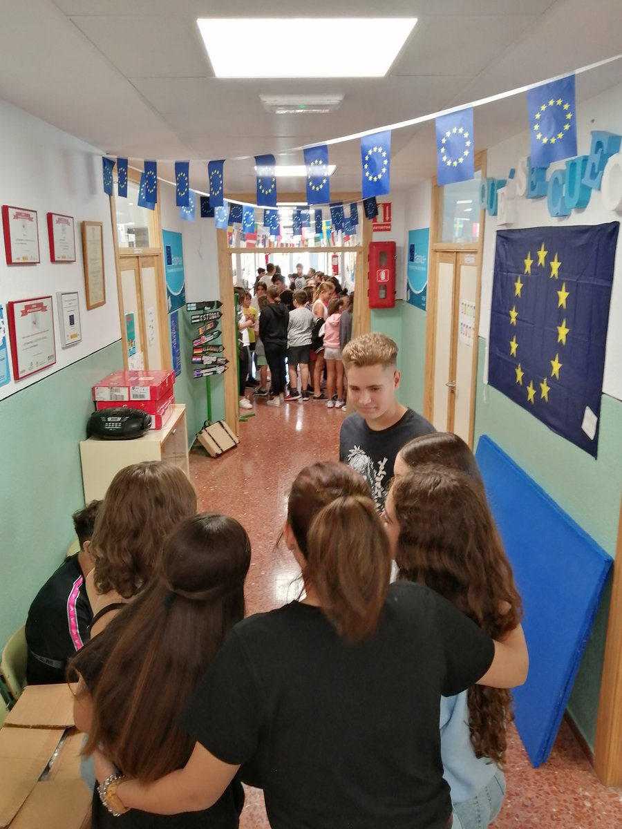 #ErasmusDays en <a href="/Valderrubio_Edu/">Valderrubio_Escuela</a>. Una mañana cargada de movimiento en la que hemos compartido con las familias nuestra pasión por el patrimonio europeo a través de las producciones artísticas del alumnado. <a href="/sepiegob/">SEPIE</a>
<a href="/EUErasmusPlus/">Erasmus+</a>