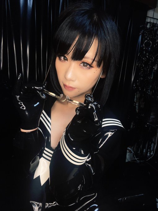 ラバー女学生Part1🖋(写メ22枚、動画40秒) ラバー優等生のえりちゃん、どんなパンツを履いているのか気にならない・・・？  ちょっとだけ見せちゃおうかな、内緒だよ⭐️ https://t.co/LhcjVOiSb3