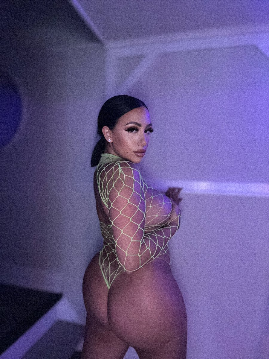 Kathyyy__roseee's tweet photo. Next 3 #suscribers will be receiving a personal welcome message along with a #free #nude for #suscribing 🫣 https://t.co/ulYqBT28lo