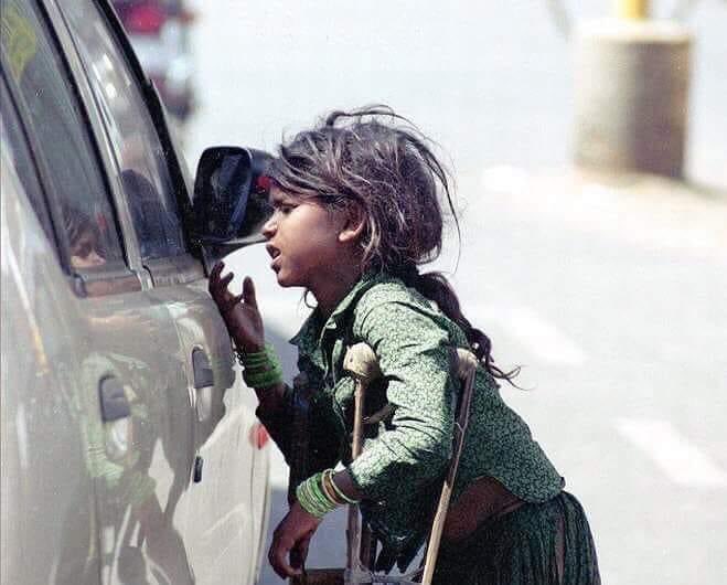 ManishVJorwal's tweet photo. अमीरों  ने  तो  बस  शीशे  चढ़ाए  हैं  ग़रीबी  पर

अजब ये है कि वो इसको  समझदारी समझते हैं https://t.co/ZJFBOhNXgc