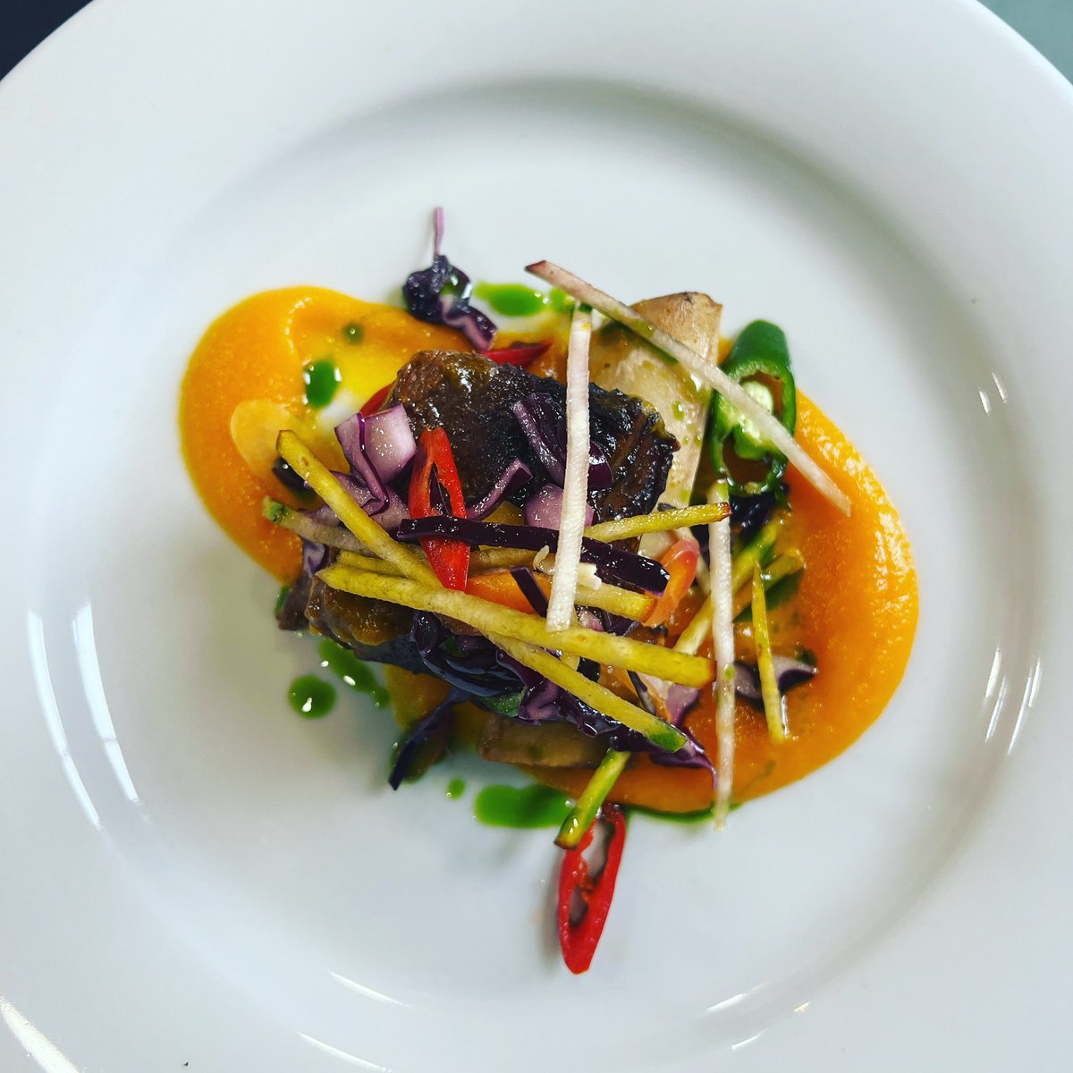 Chef_D_Turner's tweet image. Sticky Soy &amp;amp; Star Anise Braised Dartmoor Reared short Beef Rib, carrot puree, sweet &amp;amp; sour pickles

#chef #chefslife