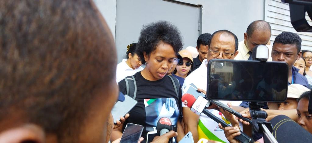 heryrason's tweet photo. ✊Non violent resistance to claim the respect of Constitution. 👎No to oppression! 👍But yes to a dialogue between candidates and electoral bodies to set up conditions for a fair, transparent election. Join our citizen movement
#Integrity4development https://t.co/UzO1ejieJt