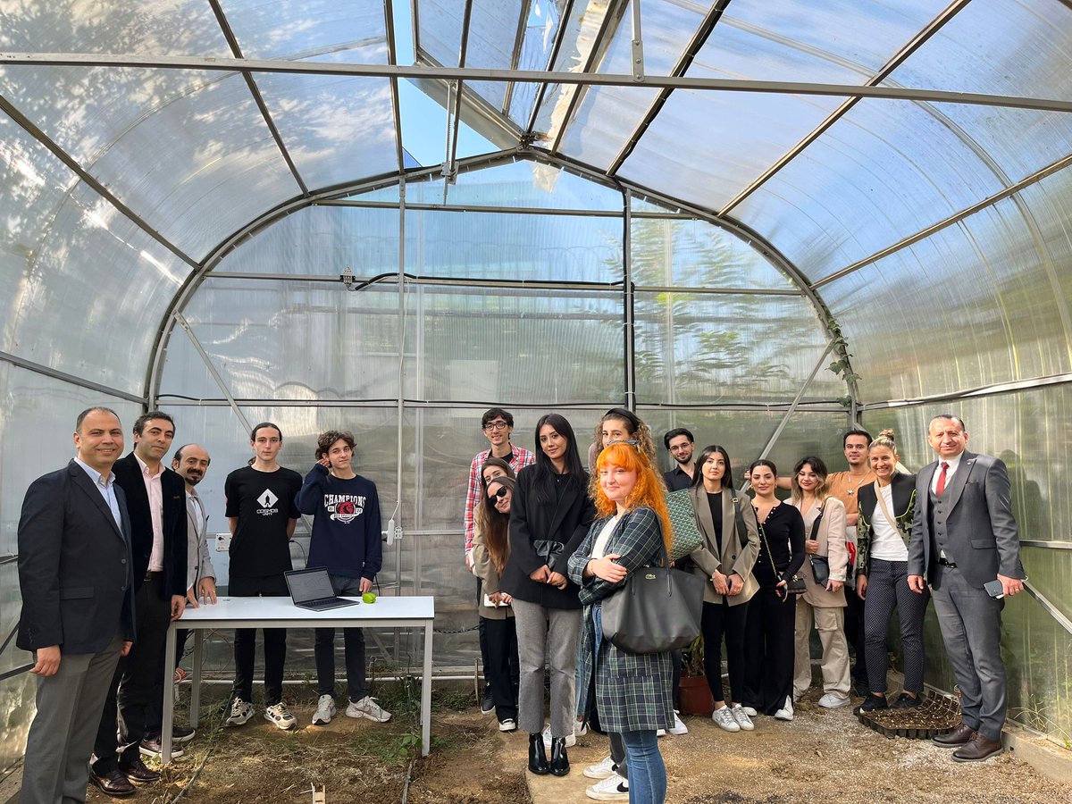 bk_nakkastepe's tweet photo. Okulumuzda, Ata Tohum Projemiz kapsamında öğrencilerimiz Ata tohumuna dair detaylı bir sunum gerçekleştirdi. Genel müdürlük eğitim yöneticilerimizin de desteği ve katılımıyla gerçekleşen etkinlikte seramızda yetişen tohumlardan elde edilen mahsullerimizin de tadımı yapıldı. https://t.co/pns7nvTUj3