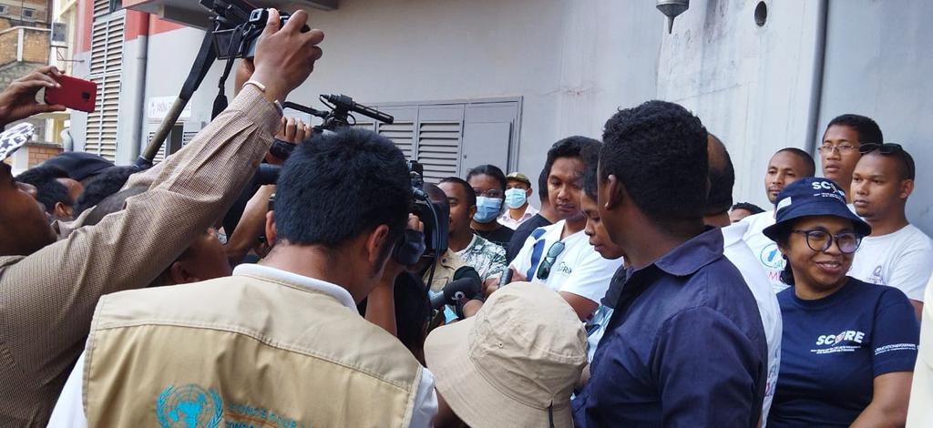 heryrason's tweet photo. ✊Non violent resistance to claim the respect of Constitution. 👎No to oppression! 👍But yes to a dialogue between candidates and electoral bodies to set up conditions for a fair, transparent election. Join our citizen movement
#Integrity4development https://t.co/UzO1ejieJt