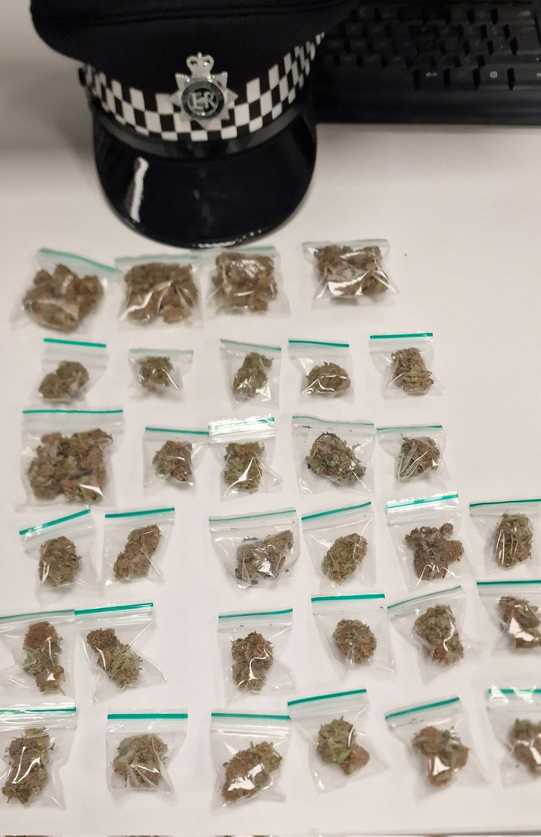 Brimsdown SNT (@mpsbrimsdown) on Twitter photo Patrols on the Ward resulted in a knife being found on Goldsdown Road EN3 and a stash of drugs found hidden in bushes in Durant's Park during a weapons sweep 👮🏻♂️
<a href="/MPSEnfield/">Enfield MPS</a> Patrols on the Ward resulted in a knife being found on Goldsdown Road EN3 and a stash of drugs found hidden in bushes in Durant's Park during a weapons sweep 👮🏻♂️
<a href="/MPSEnfield/">Enfield MPS</a>