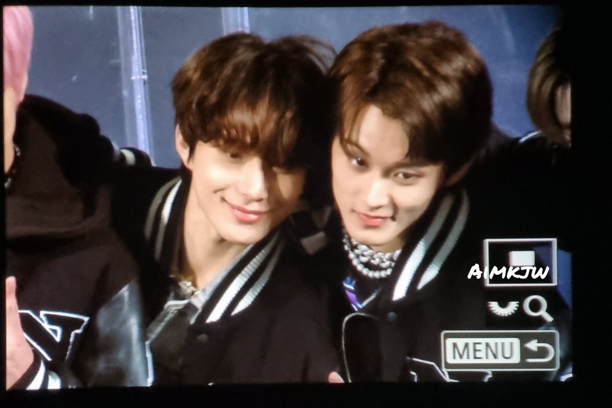 only4mkjw's tweet image. 머리 꿍♡