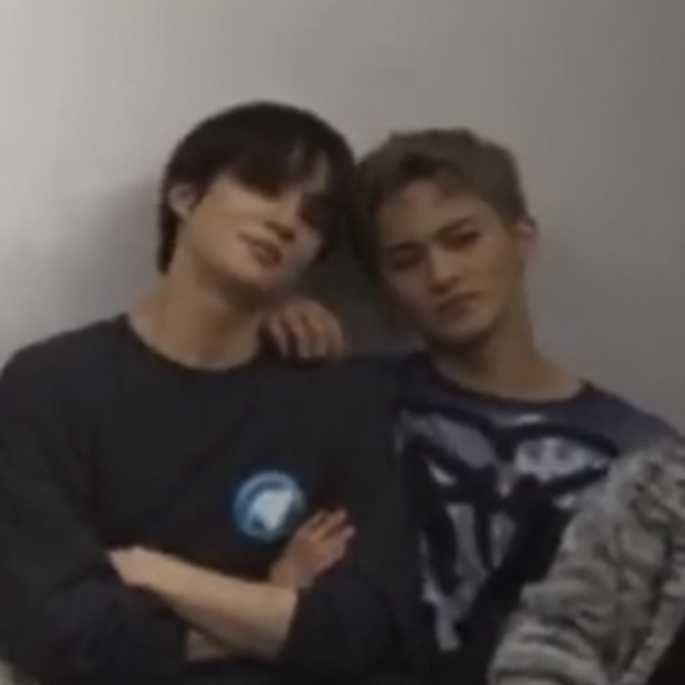 only4mkjw's tweet image. 머리 꿍♡