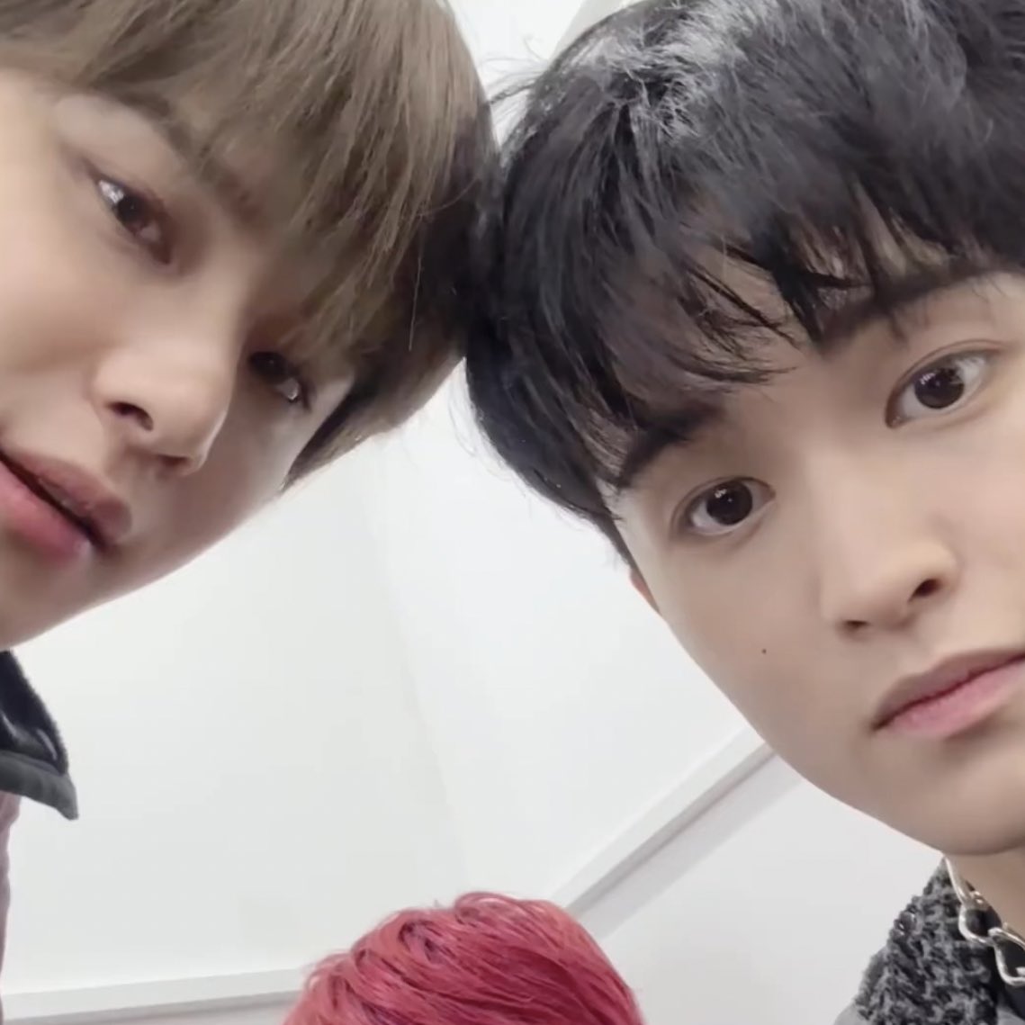 only4mkjw's tweet image. 머리 꿍♡