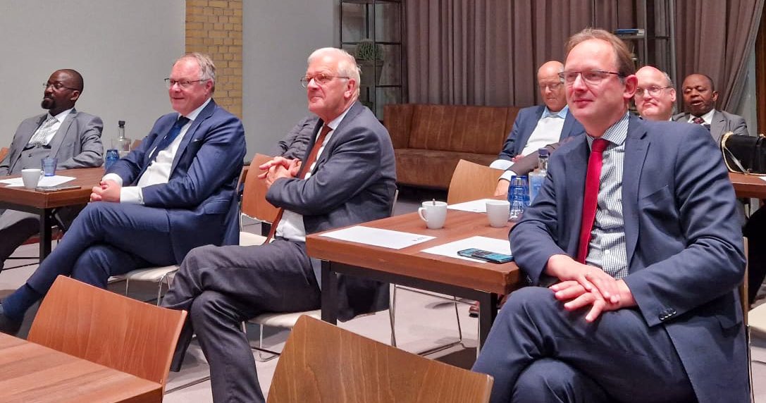 hjaruissen's tweet image. Goede bijeenkomst van
 @SGPInt vrijdag over thema integriteit. Inspirerende verhalen van partners uit diverse landen die strijden tegen corruptie en zich inzetten voor een betrouwbare overheid.
Belangrijke taak voor politici die opkomen voor #christelijke waarden!