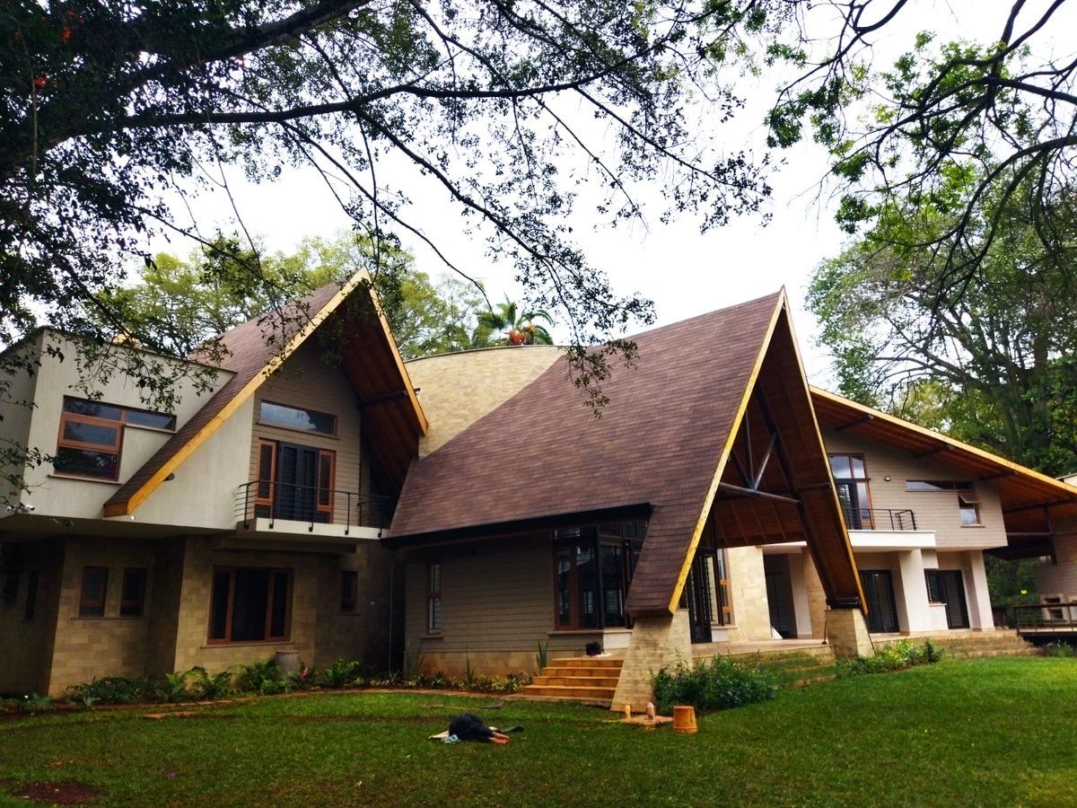 Our Tegola shingles looking awesome on this roof..
contact us today and we'll cater for all your roofing needs.. 😎
#FBF #tegola #quality #roofing
