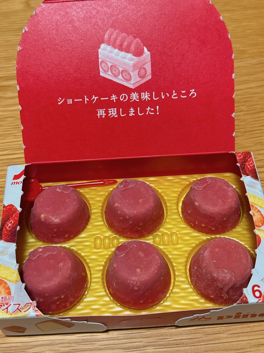 Satosanako's tweet photo. ピノ、ストロベリーショートケーキ🍓
#本日のイチゴ https://t.co/kNzGODZZSa