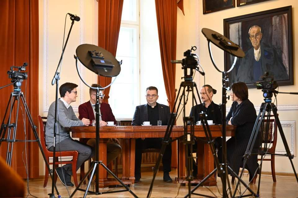 Today, Michał Tomza <a href="/MichalTomza/">Michał Tomza</a> participated with Wojciech Fendler <a href="/WojciechFendler/">Wojciech Fendler</a>, Paweł Boguszewski,  and Dariusz Aksamit in a new scientific podcast organized by <a href="/PAN_akademia/">Polska Akademia Nauk</a> and led by Justyna Dżbik-Kluge.
Soon, you can hear if and why science is important for humanity.