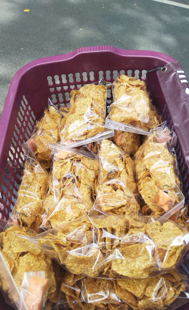 Yg sempat hilang kini telah kembali..   Kripik tempe Sultan sudah bisa di order kembali 🤟