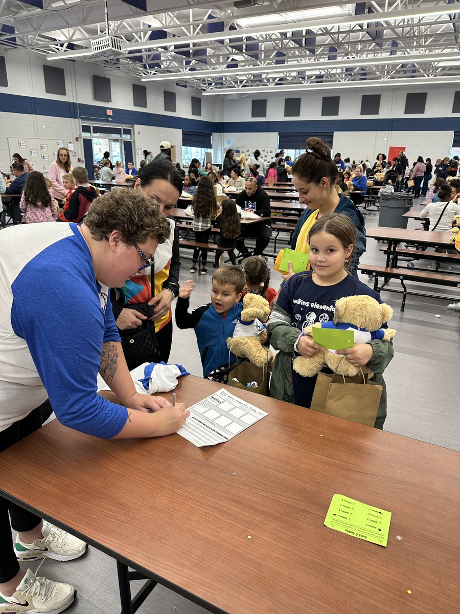 MrsTheres's tweet photo. Build A Buddy was a huge success 🐻 Thank you to all the families that came out, and a HUGE thank you to all our amazing volunteers 💙 #d109Pride https://t.co/gxI4c3RkcP