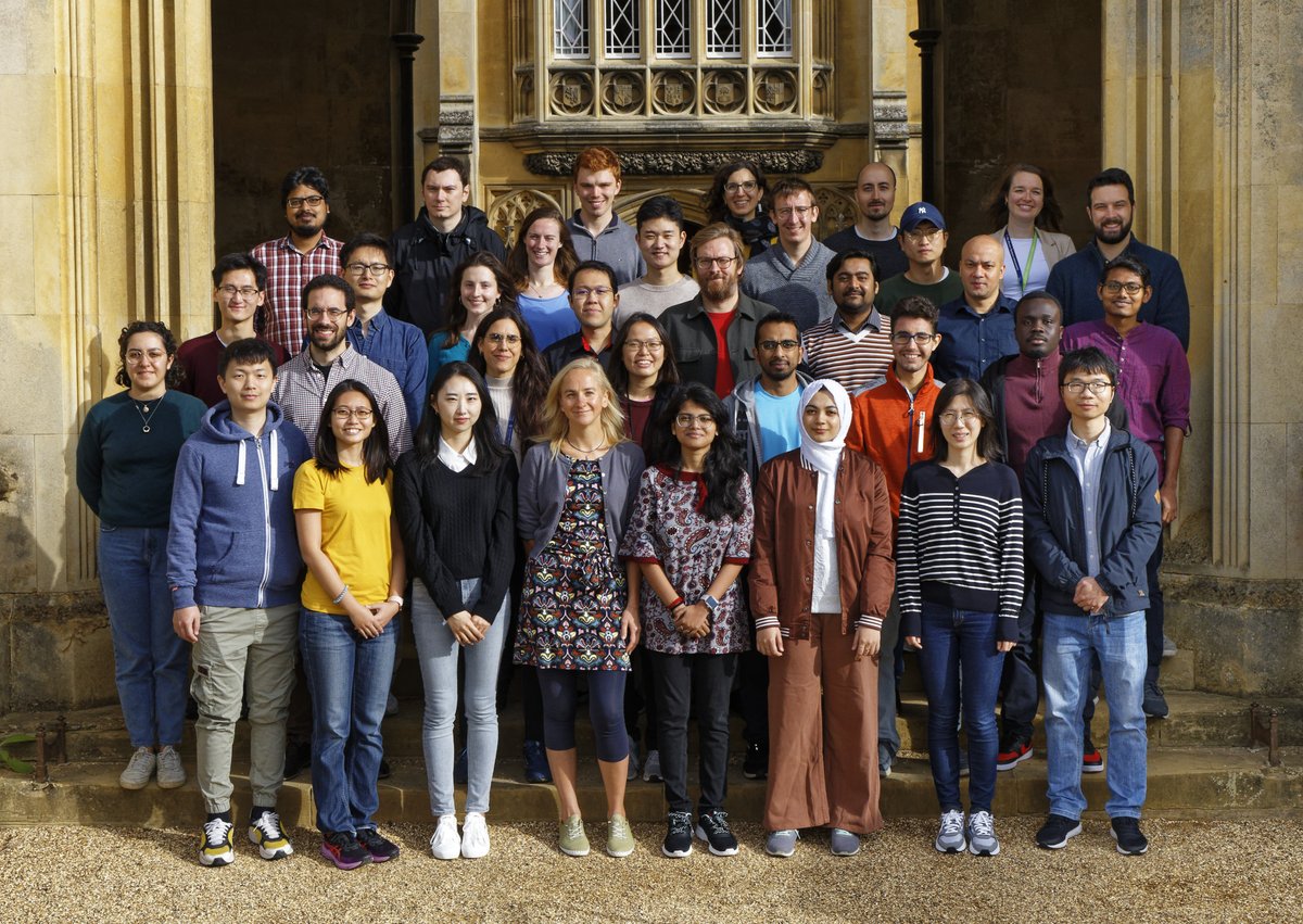 🥳The new Reisner Lab group picture is out now!🥳 Many new faces this year, but we are back to the beautiful @stjohnscam background!