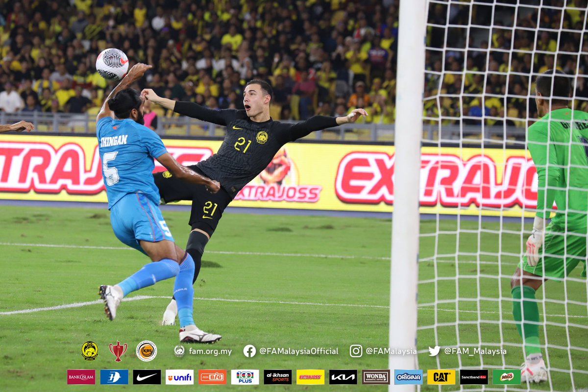 FAM_Malaysia's tweet photo. Separuh Masa

Pestabola Merdeka 2023 | Jumaat, 13 Oktober 2023

MALAYSIA 🇲🇾 3-1 🇮🇳 INDIA

⚽️ Dion Cools 7' Arif Aiman Hanapi 20' (P) Faisal Halim 42' 
⚽️ Naorem Mahesh Singh 13' 

#FAM #HarimauMalaya  #PestabolaMerdeka2023 https://t.co/skGecbjCDO