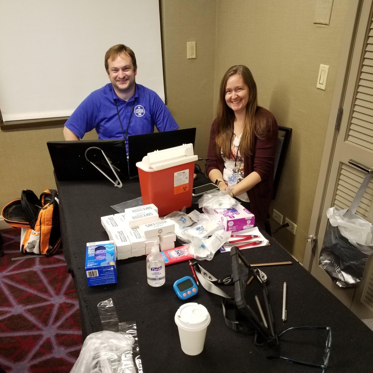 usantidoping's tweet image. Running towards #CleanSport! 🏃

USADA traveled to the @ChiMarathon last weekend for pre-competition and in-competition testing planned in collaboration with the @aiu_athletics. Thank you to all athletes who choose to #CompeteClean!