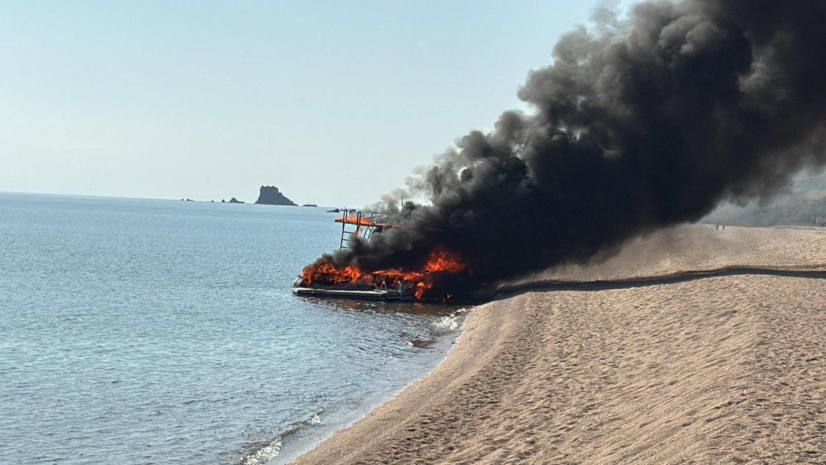 Premarmed's tweet image. [#CommuniquéDePresse] Le CROSS Med en Corse coordonne une opération de sauvetage à la suite d’un incendie à bord d’un navire au sud de Solenzara (2A) 👇
