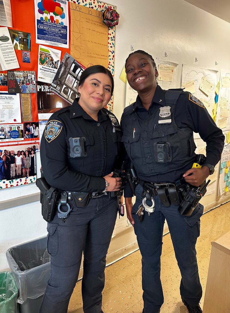 UNMSRocks's tweet image. Thank you, @NYPD7Pct Officer Lovett and Officer García for checking in with us this morning and for keeping us safe! # #womenpower #togetherwemakethedifference @District1NYC
