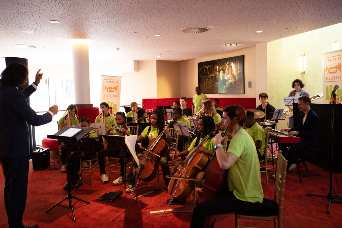 Het #Leerorkest en JONG JOC traden op bij de uitreiking van de #Edisons Jazz en Klassiek. Het thema deze avond was De Kracht van #Muziek. Lees er hier meer over:  leerorkest.nl/leerorkest-en-… #muziekeducatie #onderwijs #AFAS #Wijktalentorkesten #Amsterdam