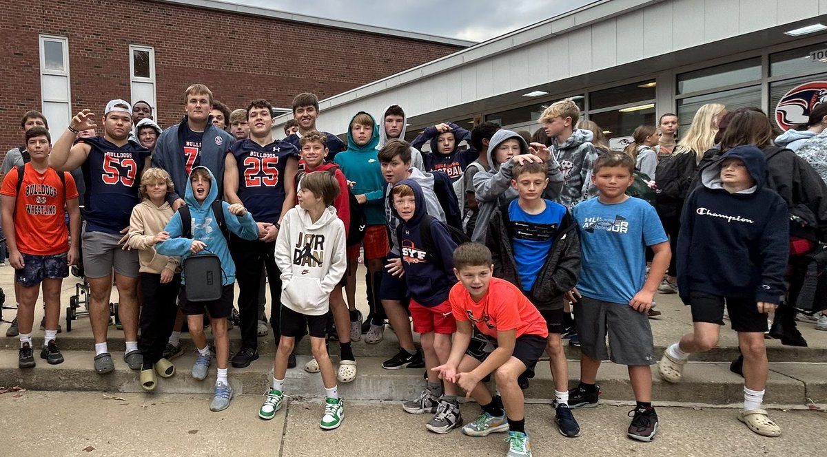 🔥 🆙 Friday!

✅ Week 8 Edition 

GO BULLDOGS!!!
#FamilyStrong